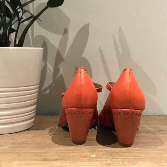 🐚 Miz Mooze Coral T Strap Heels - Picture 4 of 6
